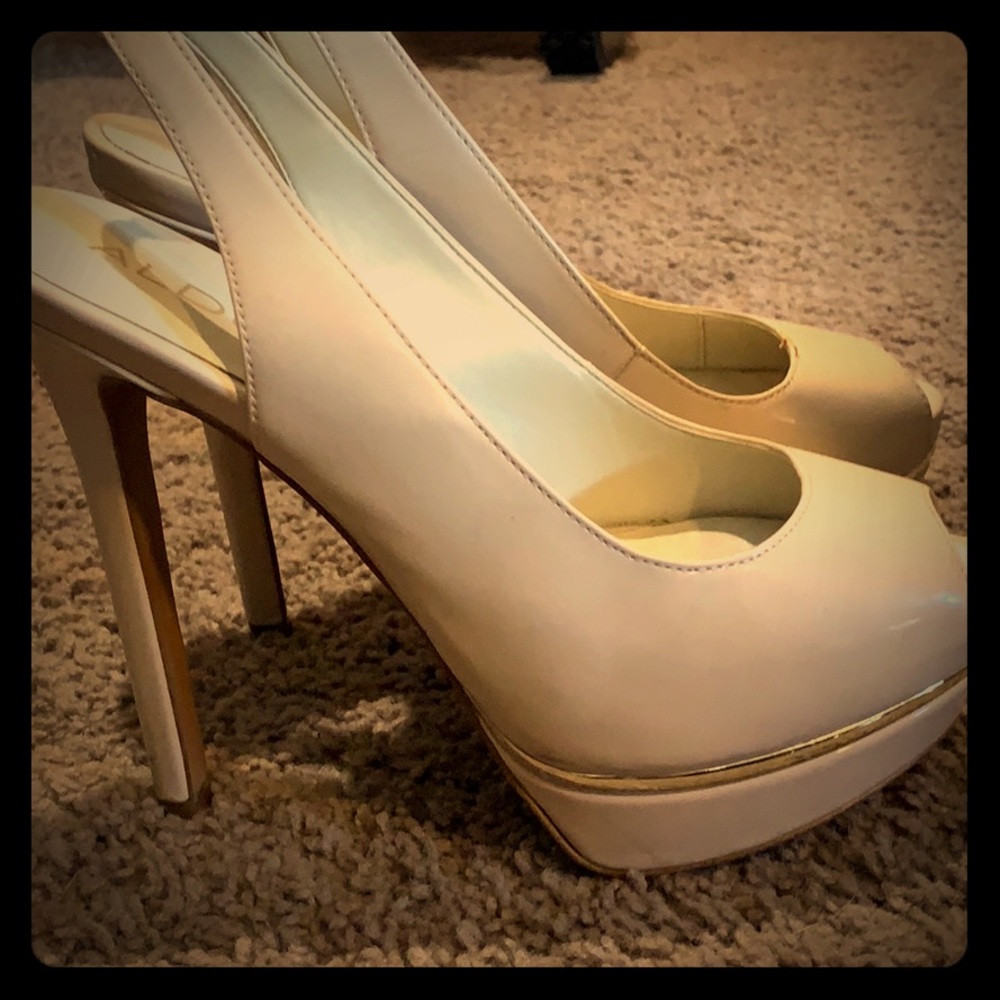 Aldo size 8.5 light pink  cream platform heel